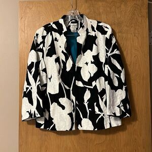 Beautiful Chico Jacket with textured print and 3/4 sleeves.